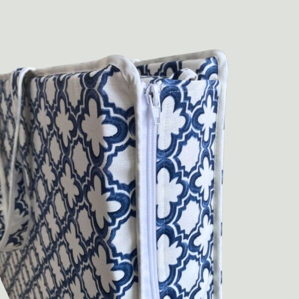 zipper close up image of the convertible beach tote